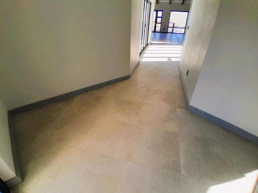 4 Bedroom Property for Sale in Whale Rock Western Cape